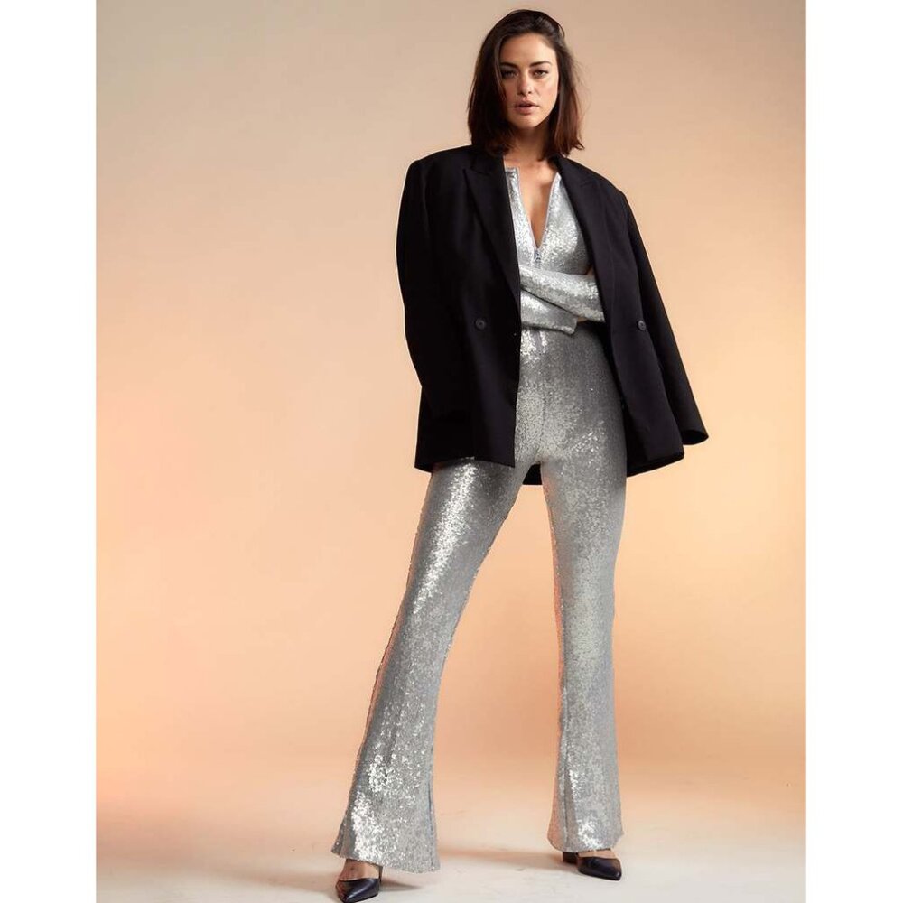 πͺ©π70s GLAM DISCO ERAππͺ© Cynthia Rowley Sequin Flared Jumpsuit in Silver - Picture 7 of 16